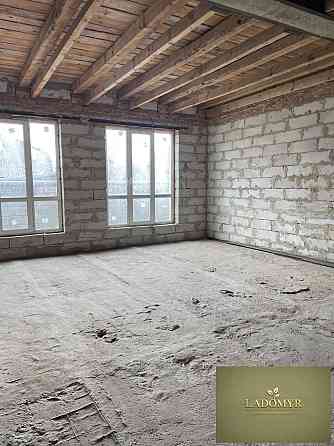 Продаж Будинок 5-кімнатний на вул. Мойсея Базіна Рівне