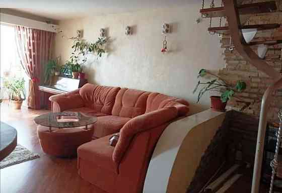 Просторная двухуровневая квартира возле парка Победы. Одеса