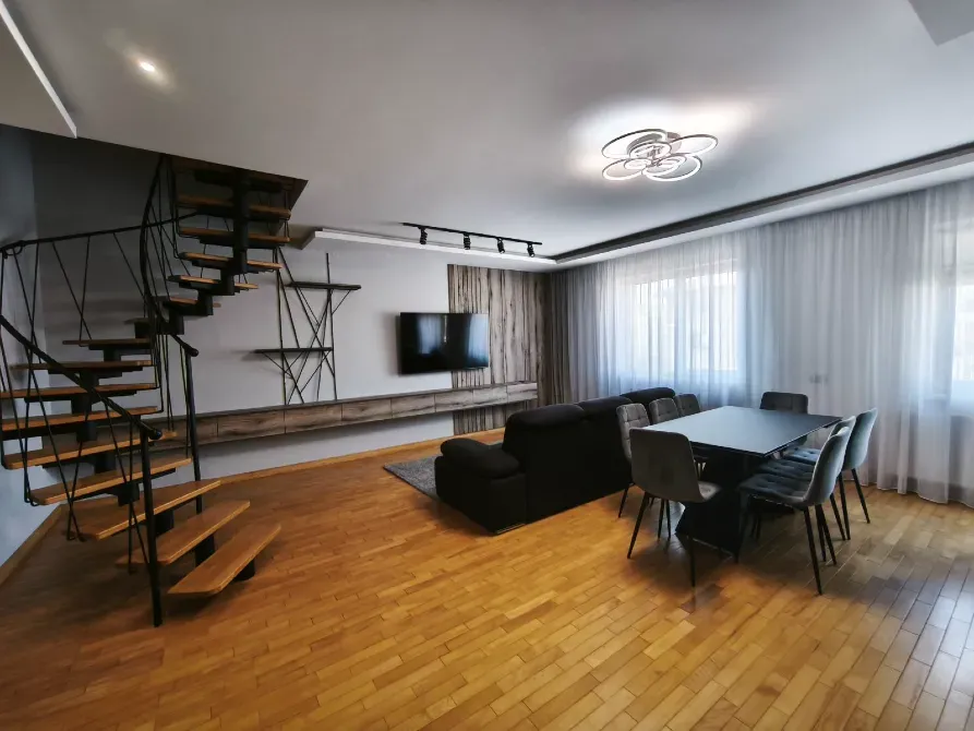 Продаж 4к Квартира 143 кв.м Тлехаса 10 Ужгород - фото 1