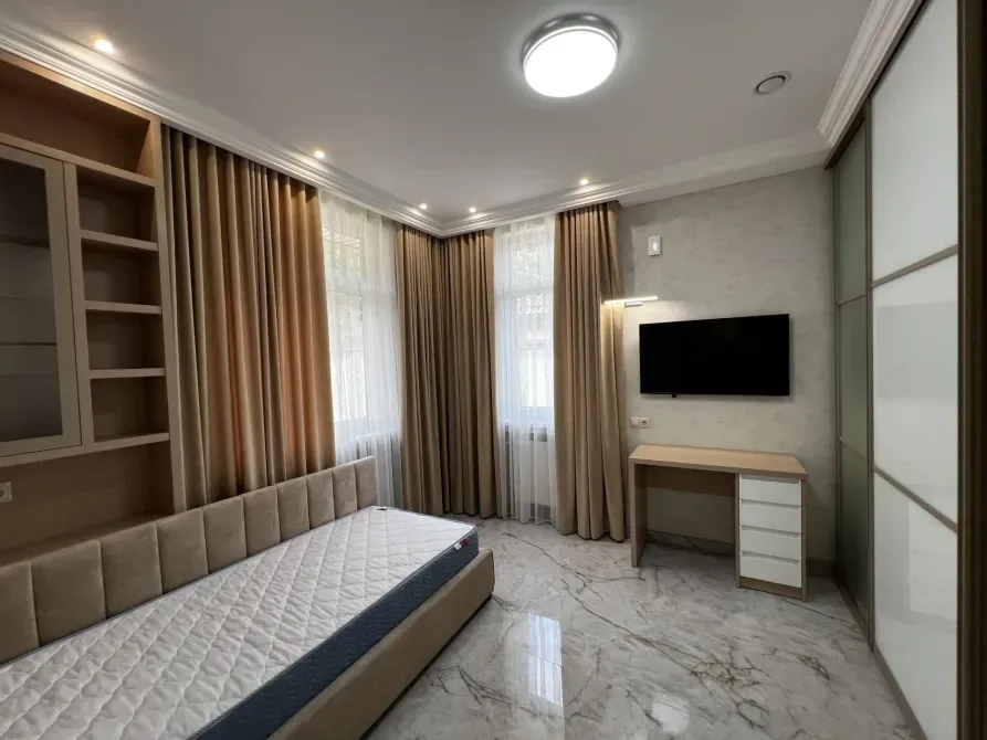 Продаж 1-поверховий Котедж з ділянкою 3.7 сот 79.9 кв.м 2 кімн.  Виноградів - фото 14