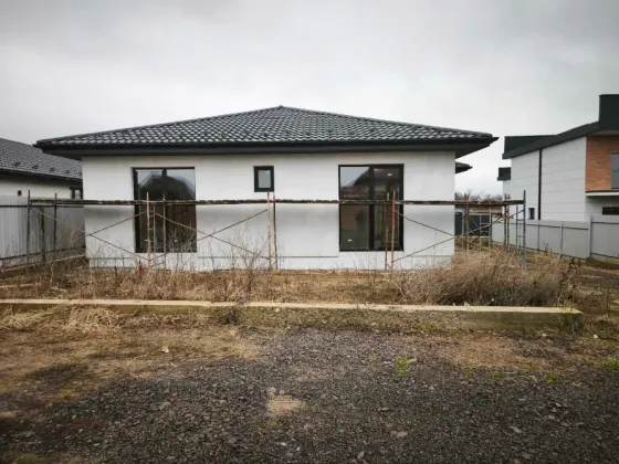 For sale 1-storey House with land 4.5 ares 140 sq.m 4 rooms at Хорватська Uzhhorod
