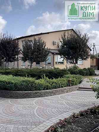 Продам 2 поверховий будинк з гаражем і ділянкою на 63 сотки, 400 кв. м, 7 кімнат Кропивницький