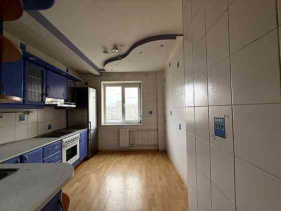 Продаж Квартира 3-кімнатна, 8/9 поверх на Гайдай Зої вул., д. 2 Kiev