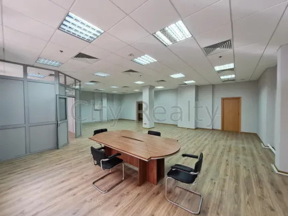 Здається Офісні приміщення площа 131.6 кв.м 2-й поверх Київ Верхній Вал 4А Київ