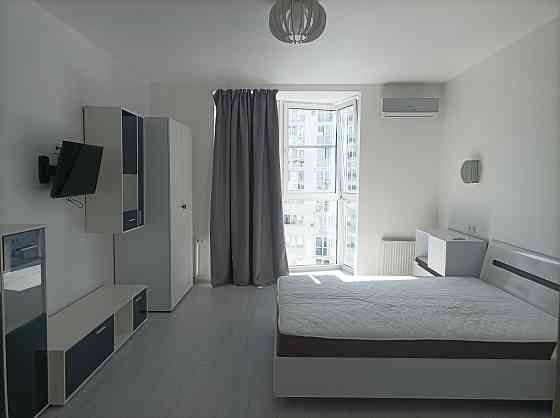 Оренда Квартира 2-кімнатна, 21/25 поверх на вул.Драгоманова, 2а Киев