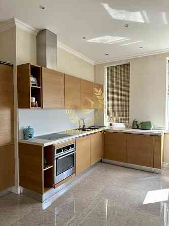 Продаж видової квартири бульвар Лесі Українки Київ