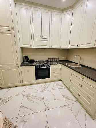 Продаж Квартира 3-кімнатна, 4/6 поверх на вул. Конституции Kharkiv