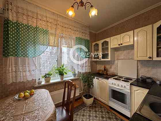 Продаж Квартира 3-кімнатна, 6/12 поверх на Червоної Калини вул., д. 79 Київ