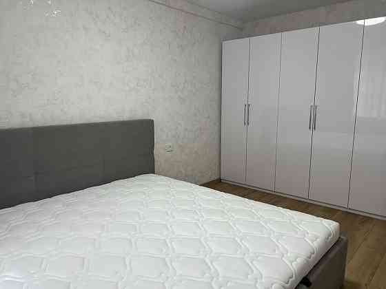 Продаж Квартира 3-кімнатна, 1/5 поверх на Парково-Сирецька вул., д. 10 Kiev