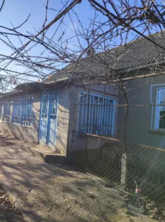 Продаж Будинок 3-кімнатний на ул. Мирна, 42 Удобне