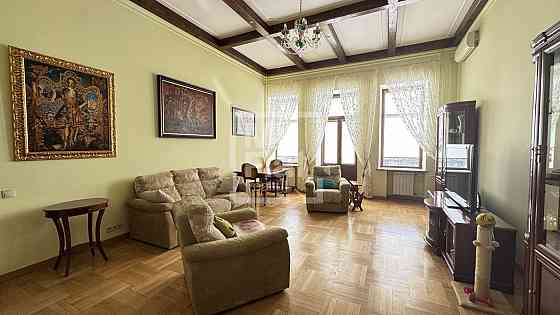 Оренда Квартира 4-кімнатна, 4/5 поверх на вул. Хмельницького Богдана Kiev