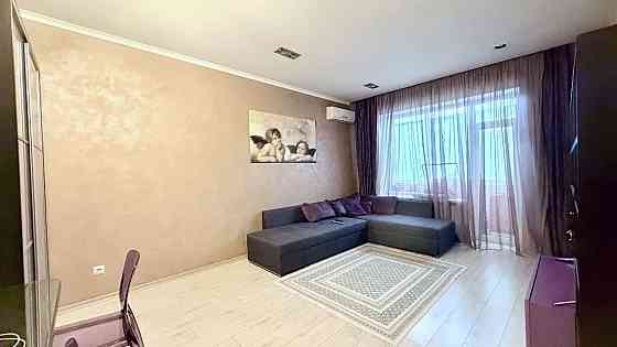 Продаж Квартира 3-кімнатна, 2/9 поверх на Космическая ул., 9А Дніпро