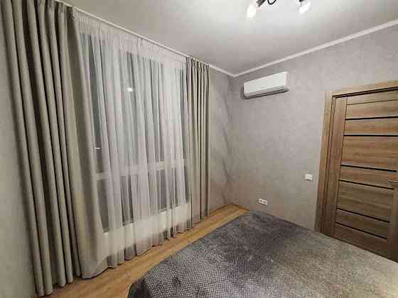 Оренда Квартира 1-кімнатна, 3/7 поверх на ул. Салютная Киев