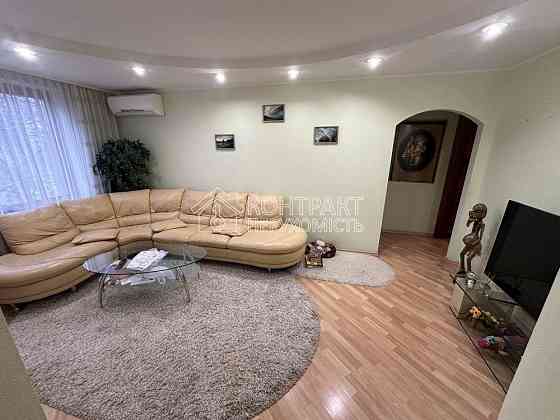 Продаж Квартира 3-кімнатна, 3/9 поверх на вул. Поздовжня Kharkiv