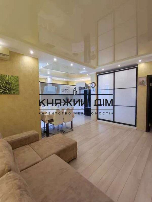 Продаж 3х кімнатної квартири студії метро Харківська Код об'єкта № 21143849 Київ - фото 1