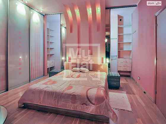 Оренда Квартира 3-кімнатна, 7/8 поверх на вул. Дмитриевская Kiev