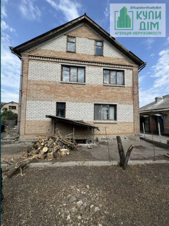 Двоповерховий Будинок в місті. Кропивницький