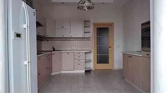 Простора 3 кімнатна квартира, Оболонь, Мінська, вул. Левка Лукяненка вул. (Маршала Тимошенка), Оболонський район Kiev