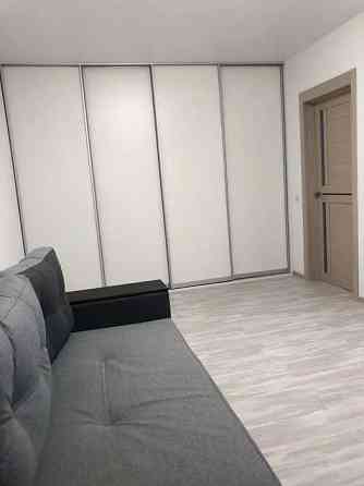 Оренда Квартира 2-кімнатна, 26/27 поверх на ул. Вишняковская Київ