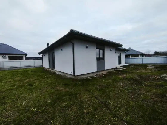 Продаж 1-поверховий Будинок з ділянкою 4 сот 120 кв.м 3 кімн. на Чеська Ужгород