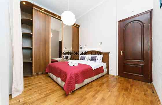 Без комісії Простора 3-х к. Кв. студія, біля ст. м. Площа Льва Толстого. № 1137355 Kiev