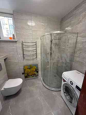 Оренда Будинок 3-кімнатний на Регенераторна вул., 4 Київ