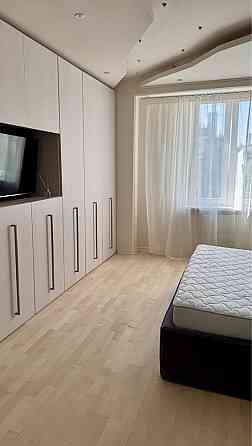 Продаж Квартира 3-кімнатна, 5/8 поверх на Назарівська вул., д. 7б Kiev