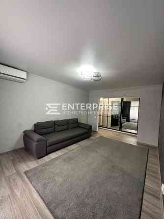 Продаж 3к Квартира 70 кв.м Микільсько-Слобідська вул. Kiev