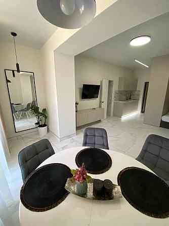 Оренда Квартира 1-кімнатна, 2/6 поверх на Фонтанская дорога ул., 153/13 Одесса