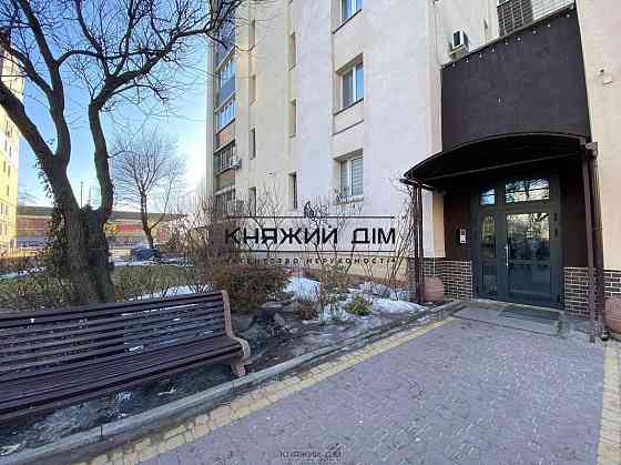 Продаж Квартира 3-кімнатна, 2/16 поверх на вул. Днепровская Набережная Kiev