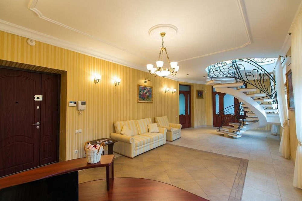 Оренда Квартира 7-кімнатна, 3/4 поверх на вул. Бандери Степана Львів - фото 1