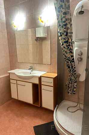 Продаж Квартира 3-кімнатна, 2/5 поверх на Костя Гордиенко вул., д. 8 Киев