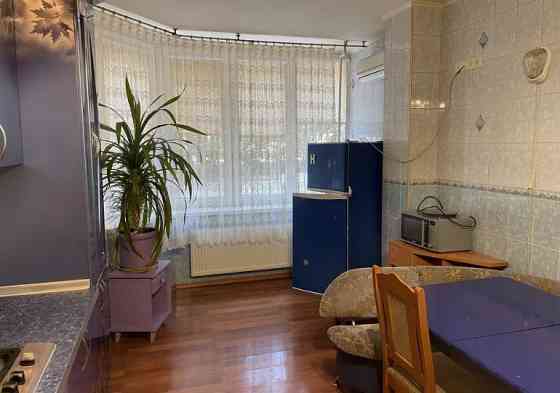 Оренда Квартира 3-кімнатна, 1/10 поверх на Маловского ул. Одеса