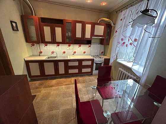 Оренда Квартира 1-кімнатна, 2/4 поверх на Межигірська, 22 Kiev