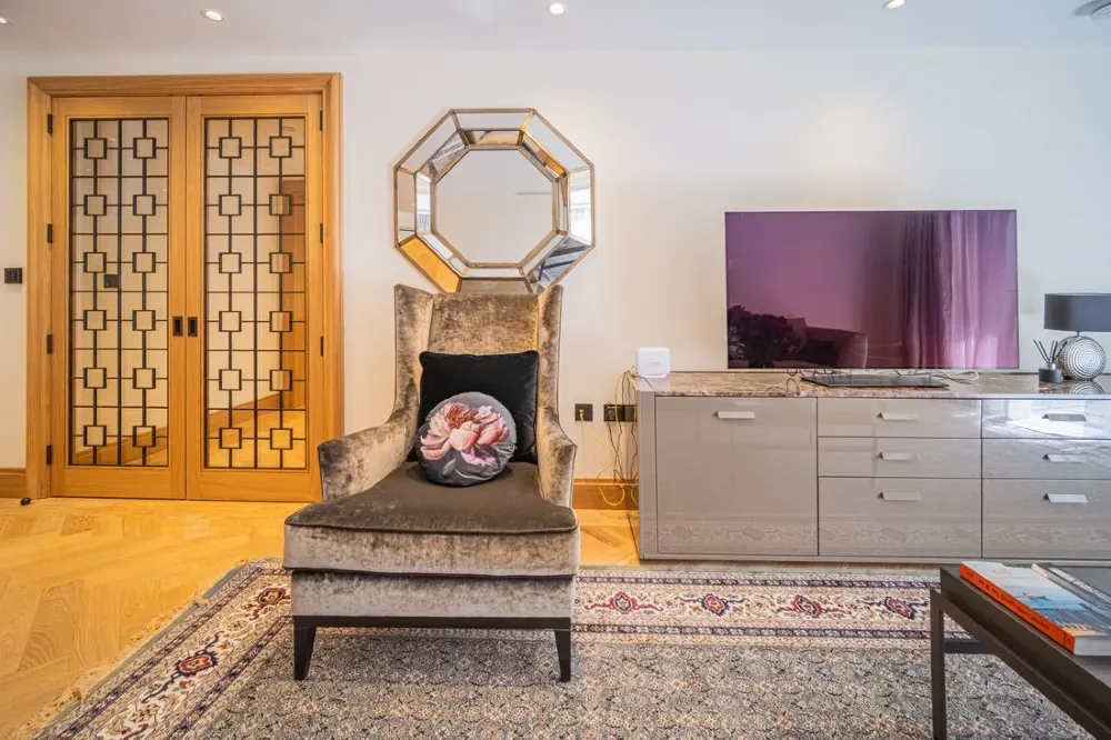 Apartment abroad 110.6 sq.m 2 rooms floor 4 London, at Вестминстер London - photo 9