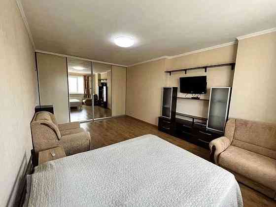 Оренда Квартира 1-кімнатна, 11/28 поверх на ул. Александра Мишуги Киев