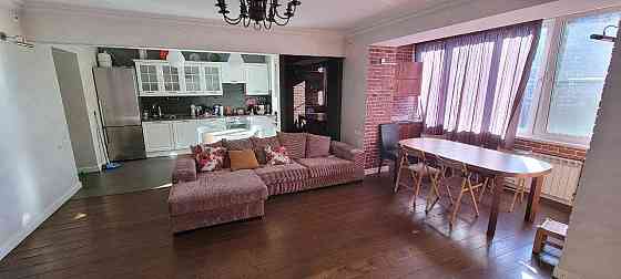 Продаж Квартира 4-кімнатна, 9/18 поверх на Старонаводницька вул., д. 8А Київ