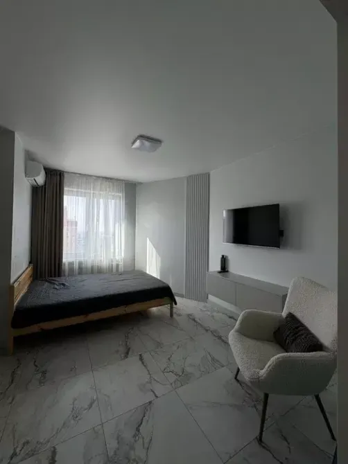 Оренда Квартира 1-кімнатна, 24/24 поверх на Юлії Здановської, 83г Київ - фото 1