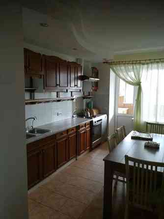 Оренда Квартира 3-кімнатна, 11/18 поверх на ул. Верхняя Киев