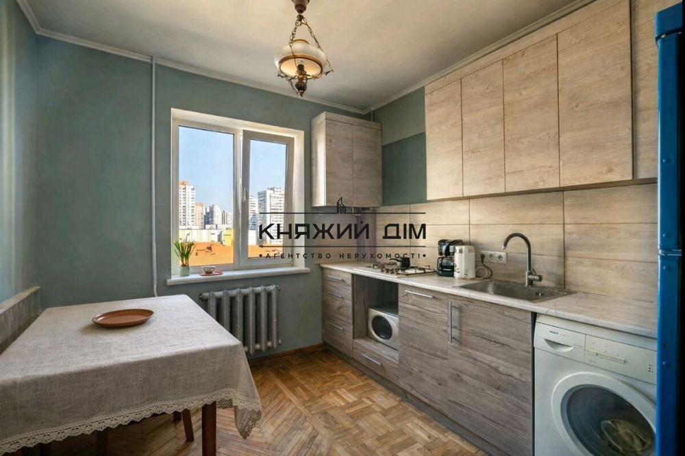 Продаж Квартира 3-кімнатна, 8/10 поверх на Вишняковская ул. Kiev - photo 2