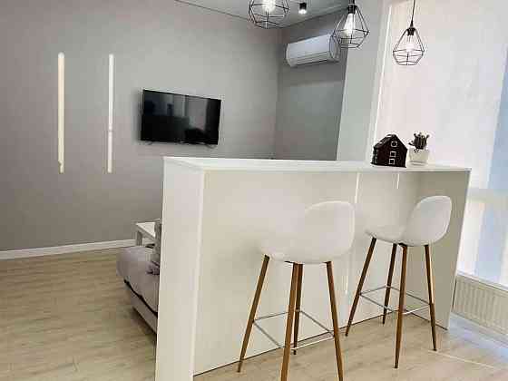 Оренда Квартира 1-кімнатна, 5/5 поверх на ул. Салютная Киев