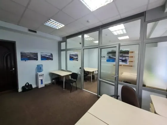 Здається Офісні приміщення площа 48 кв.м 1-й поверх Київ Ігорівська 12Б Київ