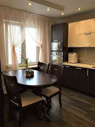 Оренда Квартира 3-кімнатна, 14/22 поверх на ул. Урловская, 34 Київ