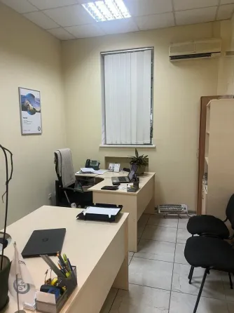 I will rent a shop/office in the city center (Chelyuskina) it was an insurance company office. good repair Dnipro