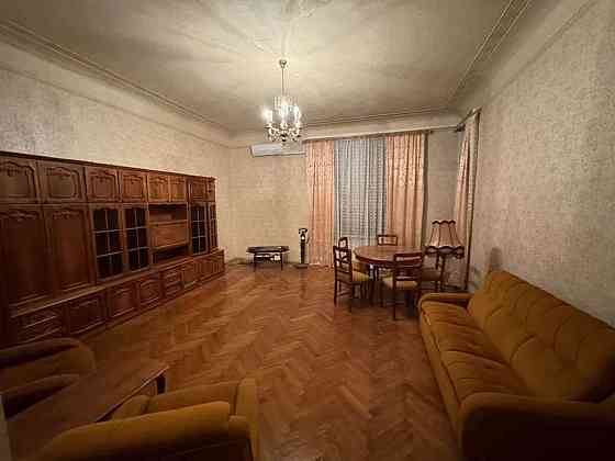 Оренда Квартира 3-кімнатна, 4/4 поверх на ул. Шелковичная Киев