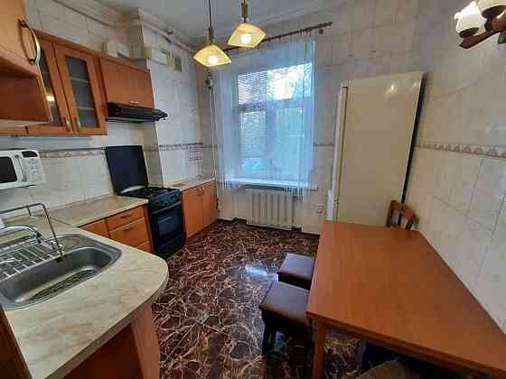 Оренда Квартира 3-кімнатна, 3/7 поверх на ул. Владимирская Kiev