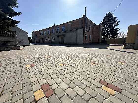 Продається приміщення вільного призначення в пригороді Тернополя. 