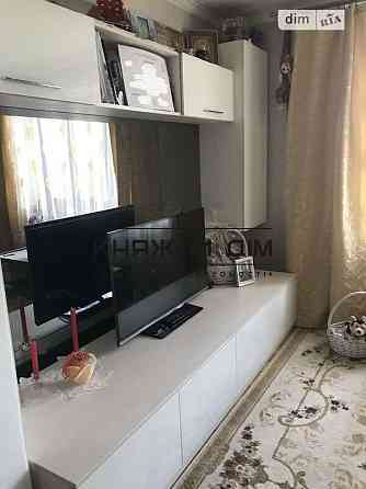 Продаж 3-кімнатної роздільної квартири, метро Святошин, Житомирська. № 21143137 Київ