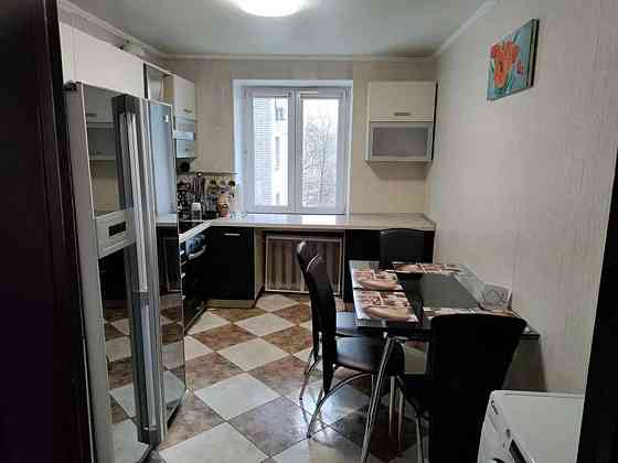 Оренда Квартира 3-кімнатна, 4/10 поверх на ул. Святошинская, 5 Kiev