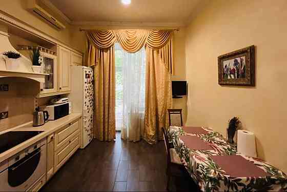 В продаже 5-ти комнатная квартира в 2-х уровнях возле парка Шевченко Одесса